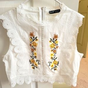 Cropped white, cap sleeve shirt, Size  L